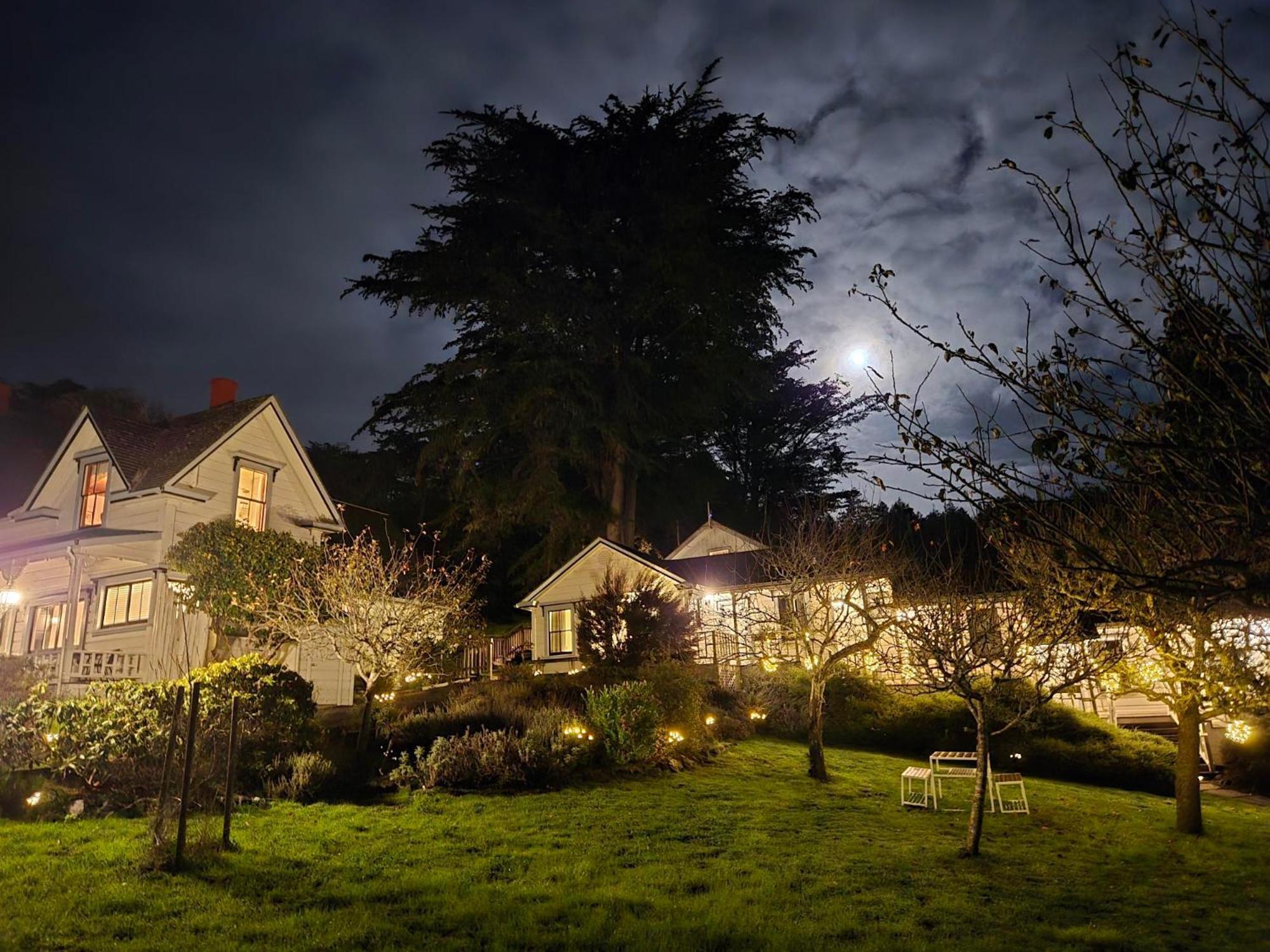 Dennen'S Victorian Farmhouse Little River Exterior foto